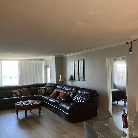 Oceanview On Sand Located In Ocean Manor Resort Fort Lauderdale Beach 2 Bed 2 Bath Spacious Corner Unit Partial Ocean View Exterior photo
