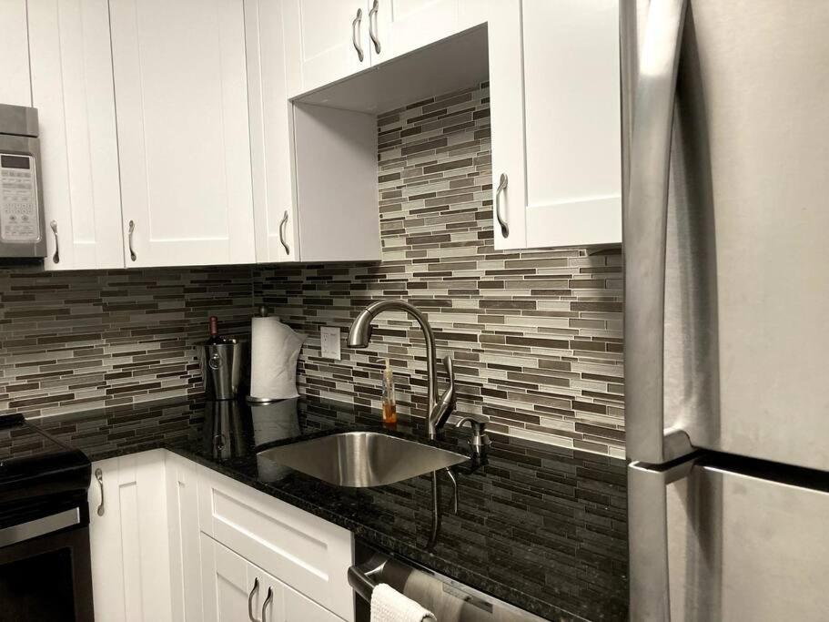 Oceanview On Sand Located In Ocean Manor Resort Fort Lauderdale Beach 2 Bed 2 Bath Spacious Corner Unit Partial Ocean View Exterior photo
