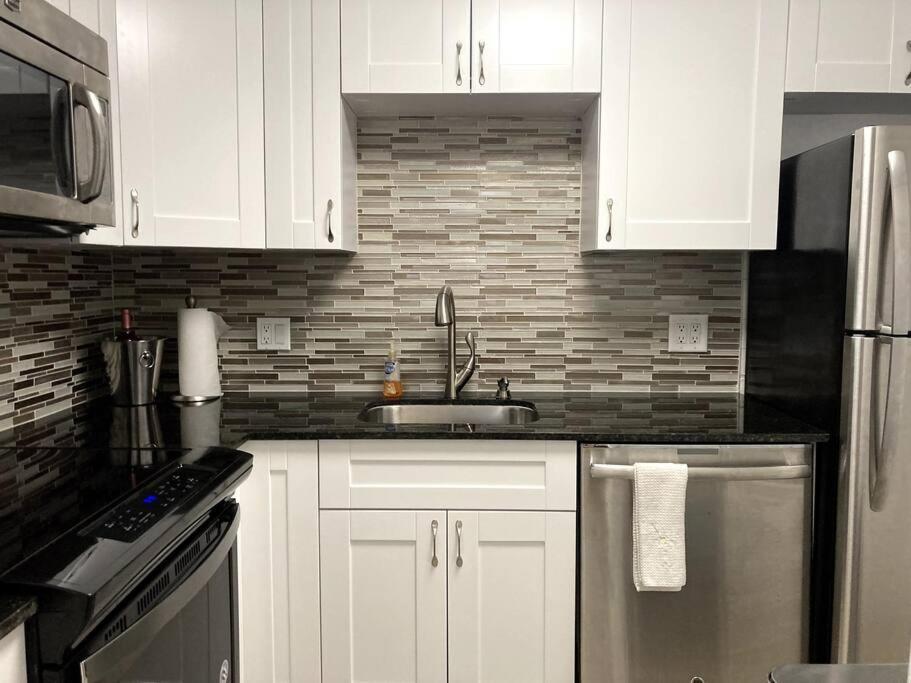 Oceanview On Sand Located In Ocean Manor Resort Fort Lauderdale Beach 2 Bed 2 Bath Spacious Corner Unit Partial Ocean View Exterior photo