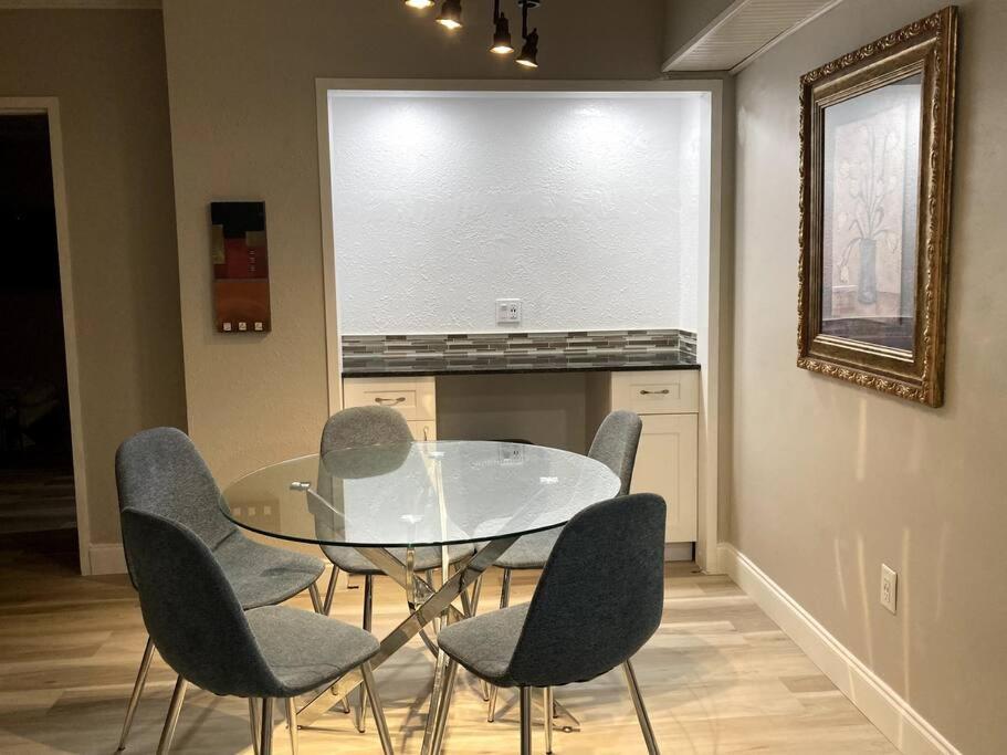Oceanview On Sand Located In Ocean Manor Resort Fort Lauderdale Beach 2 Bed 2 Bath Spacious Corner Unit Partial Ocean View Exterior photo