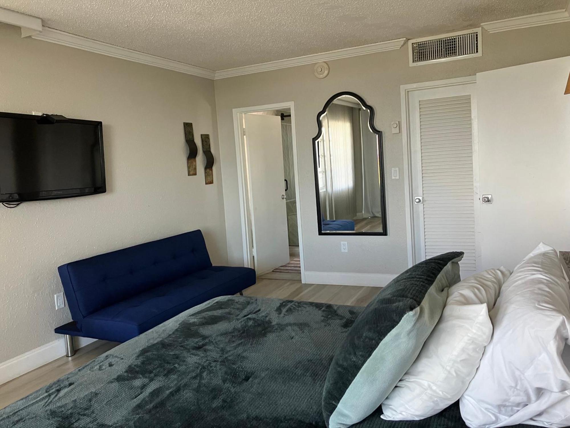 Oceanview On Sand Located In Ocean Manor Resort Fort Lauderdale Beach 2 Bed 2 Bath Spacious Corner Unit Partial Ocean View Exterior photo