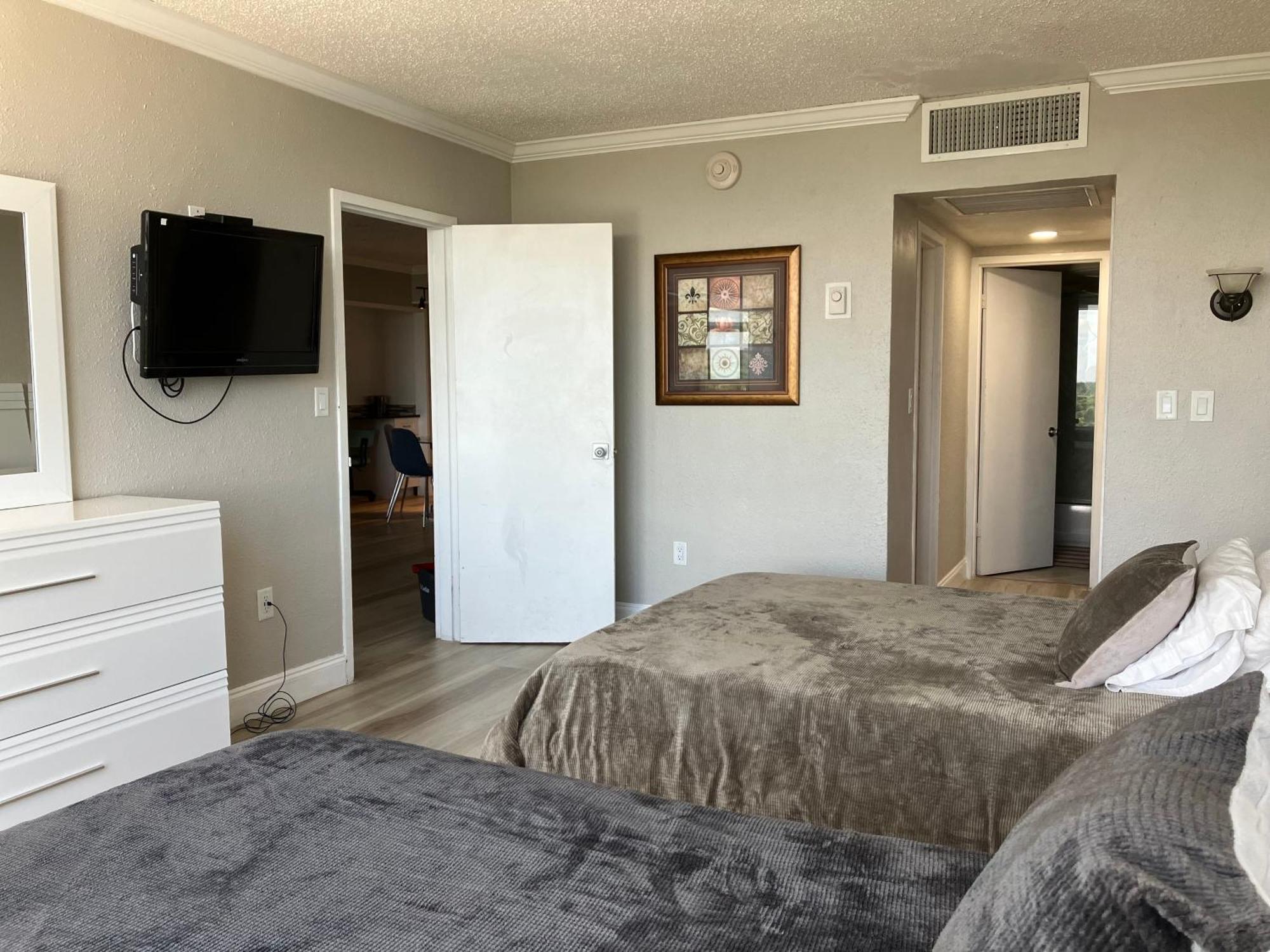 Oceanview On Sand Located In Ocean Manor Resort Fort Lauderdale Beach 2 Bed 2 Bath Spacious Corner Unit Partial Ocean View Exterior photo