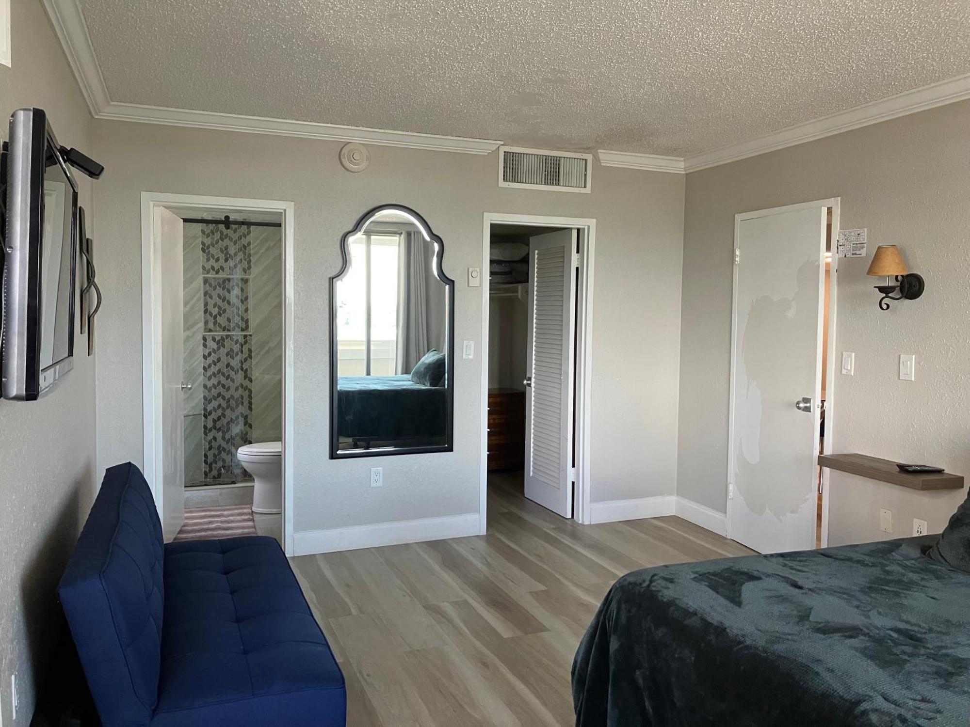 Oceanview On Sand Located In Ocean Manor Resort Fort Lauderdale Beach 2 Bed 2 Bath Spacious Corner Unit Partial Ocean View Exterior photo