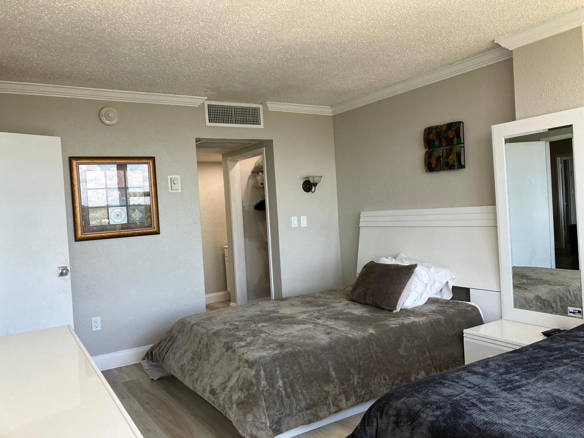 Oceanview On Sand Located In Ocean Manor Resort Fort Lauderdale Beach 2 Bed 2 Bath Spacious Corner Unit Partial Ocean View Exterior photo