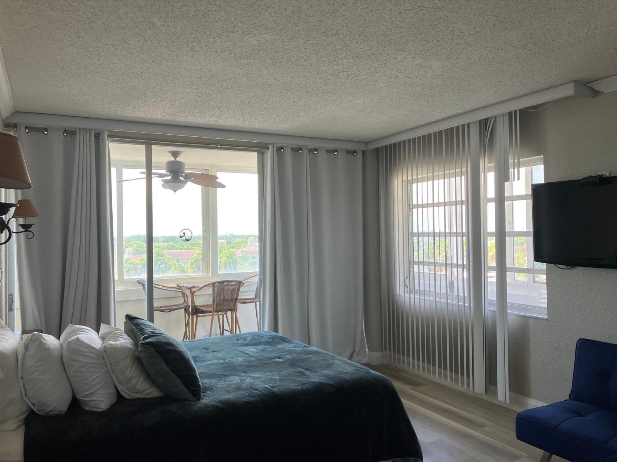 Oceanview On Sand Located In Ocean Manor Resort Fort Lauderdale Beach 2 Bed 2 Bath Spacious Corner Unit Partial Ocean View Exterior photo