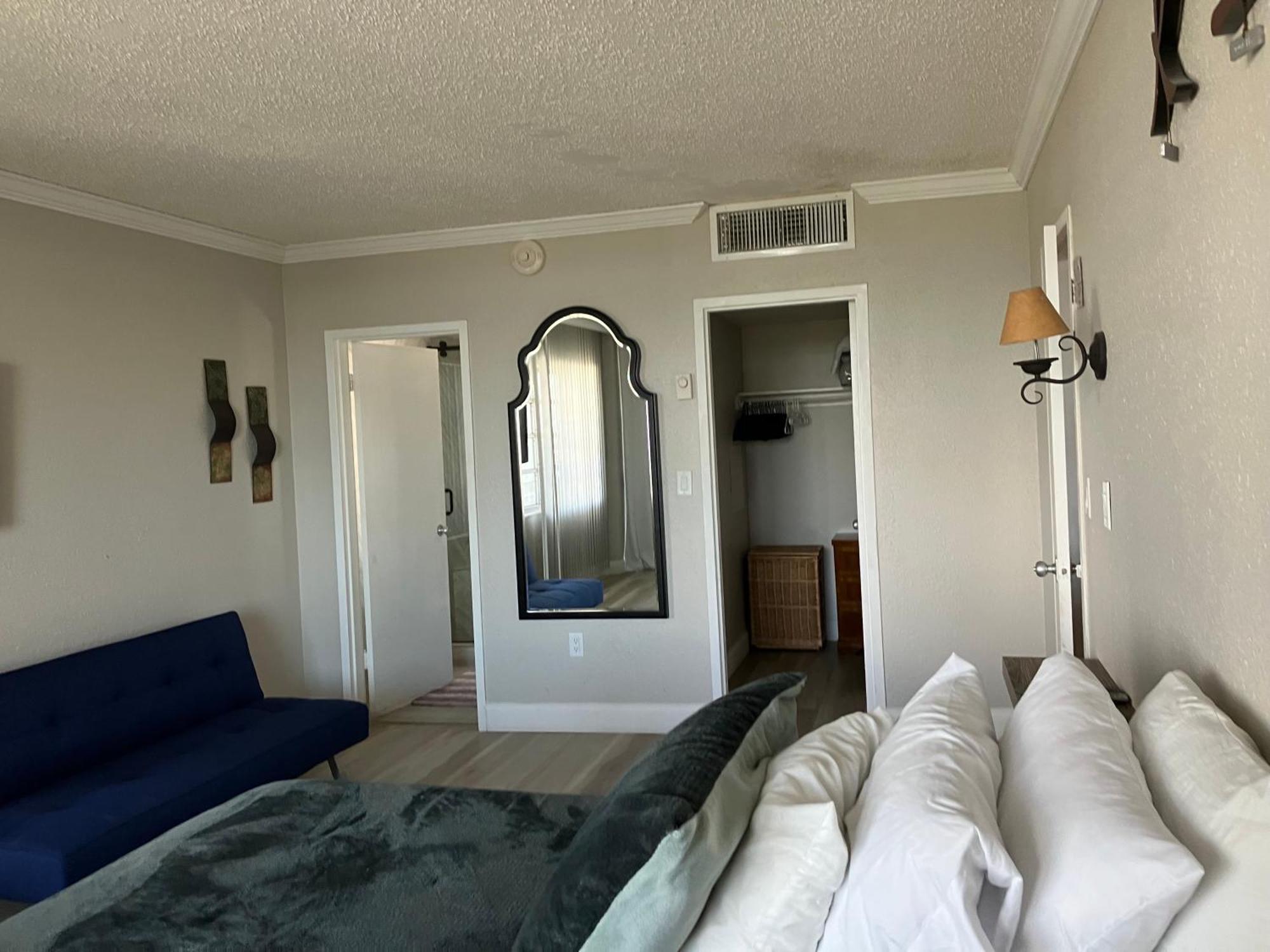 Oceanview On Sand Located In Ocean Manor Resort Fort Lauderdale Beach 2 Bed 2 Bath Spacious Corner Unit Partial Ocean View Exterior photo