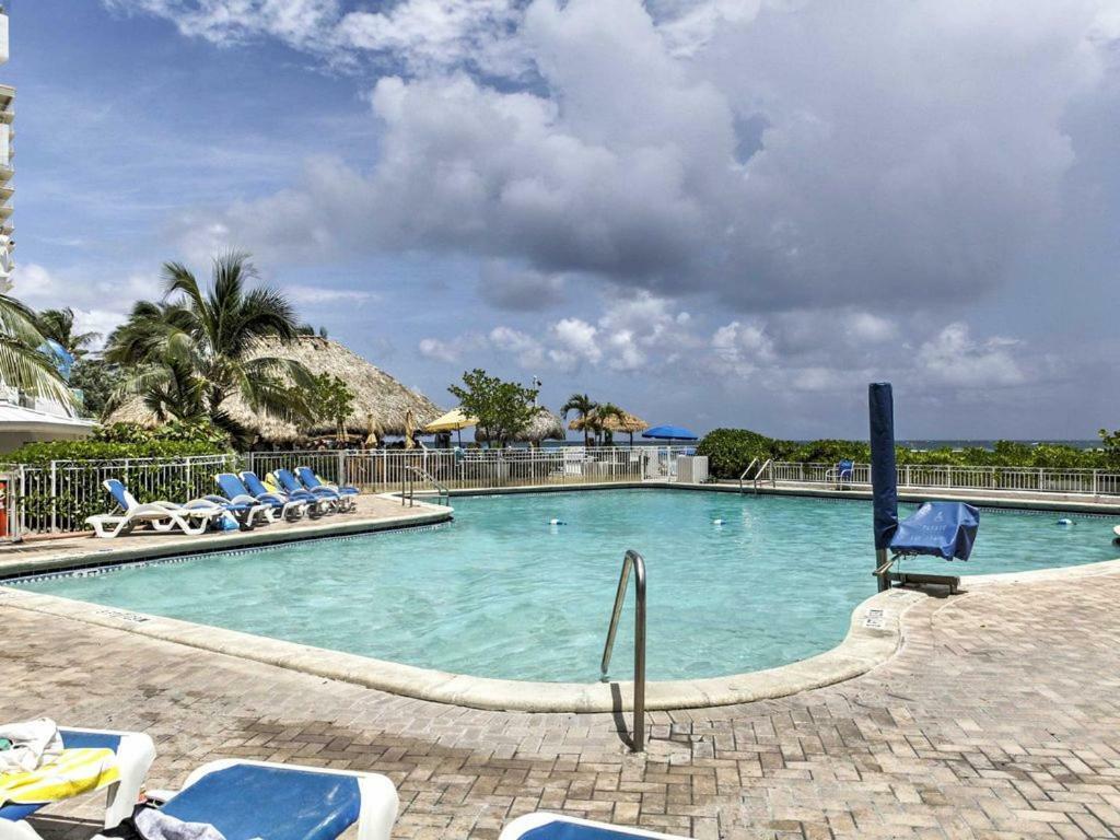 Oceanview On Sand Located In Ocean Manor Resort Fort Lauderdale Beach 2 Bed 2 Bath Spacious Corner Unit Partial Ocean View Exterior photo