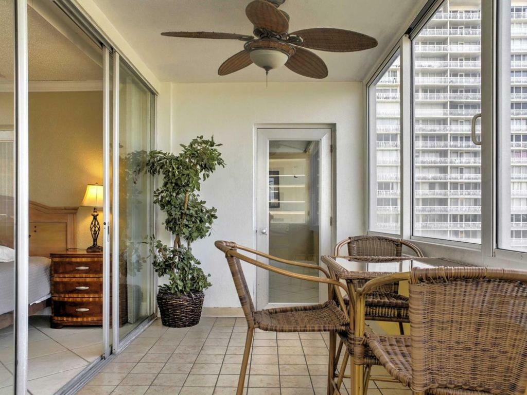 Oceanview On Sand Located In Ocean Manor Resort Fort Lauderdale Beach 2 Bed 2 Bath Spacious Corner Unit Partial Ocean View Exterior photo