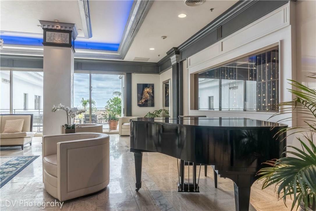Oceanview On Sand Located In Ocean Manor Resort Fort Lauderdale Beach 2 Bed 2 Bath Spacious Corner Unit Partial Ocean View Exterior photo